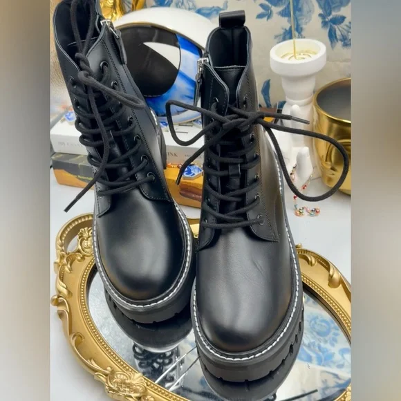 🆕 TORY BURCH 🧿 NWOB Miller Lug Sole Boots, Black Leather - Sz 6 - Picture 14 of 14